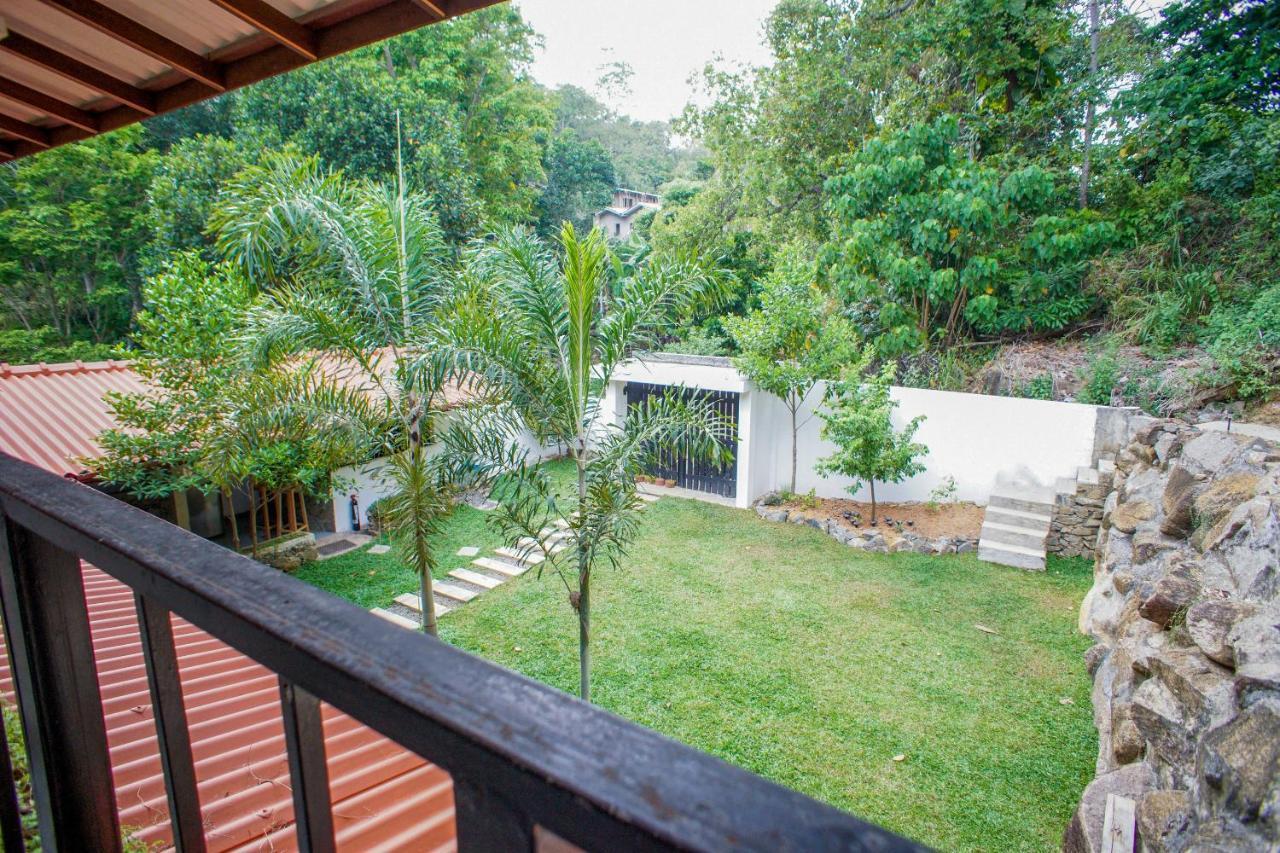 Pineview Hotel Unawatuna Exterior photo