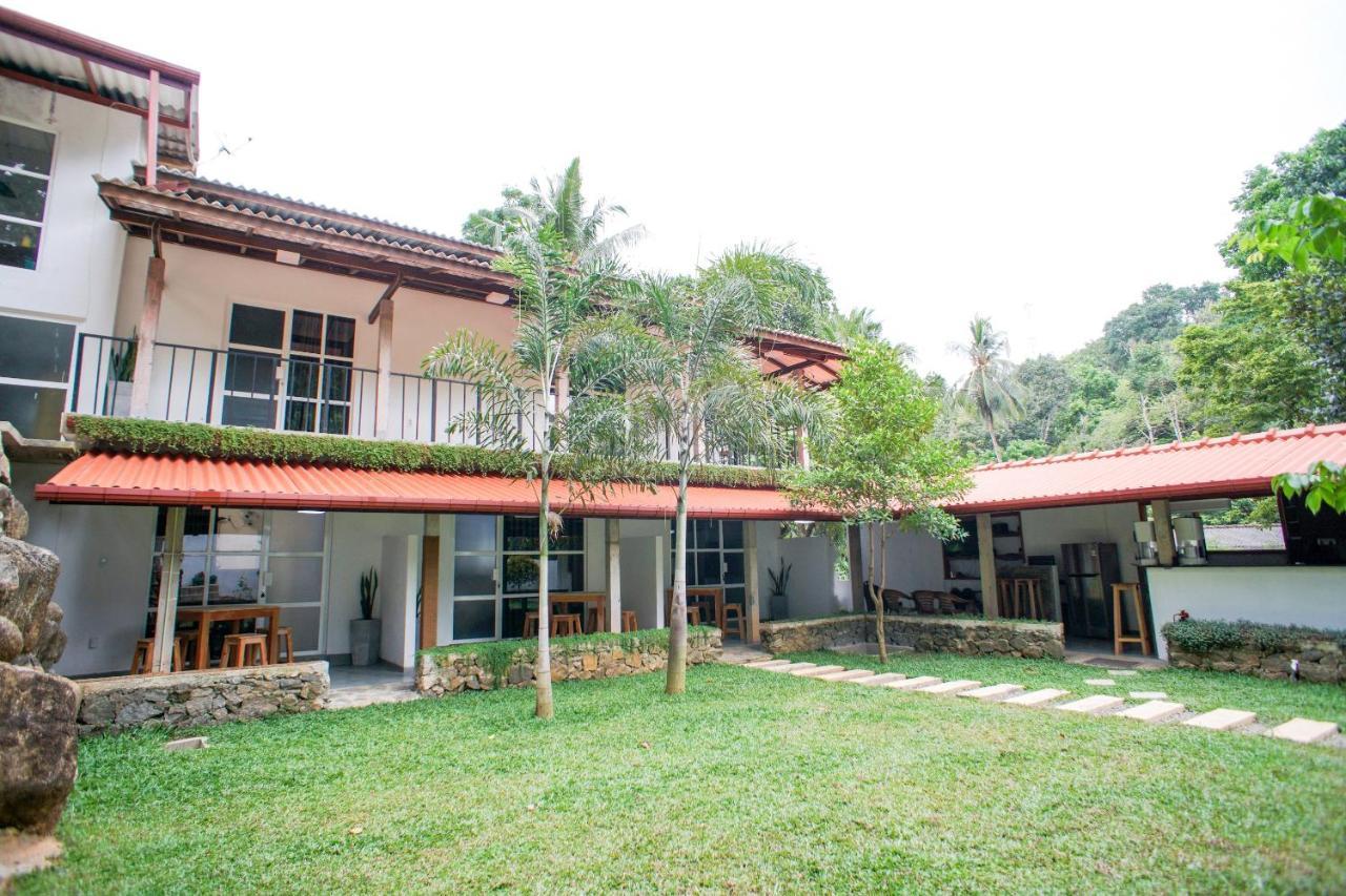 Pineview Hotel Unawatuna Exterior photo