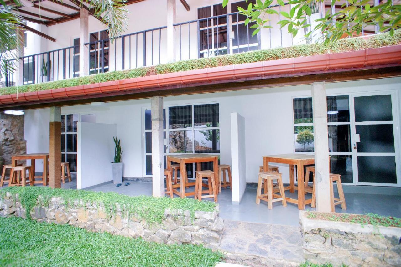 Pineview Hotel Unawatuna Exterior photo